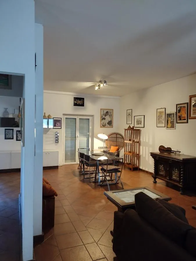 Villa On The Edge Of Town Roma Italia